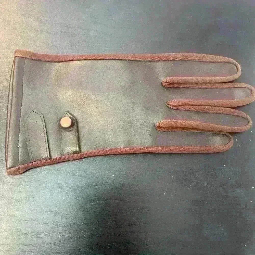 Vintage‎ Brown ladies driving gloves, SM, Lee Begman, Small Rose colored button